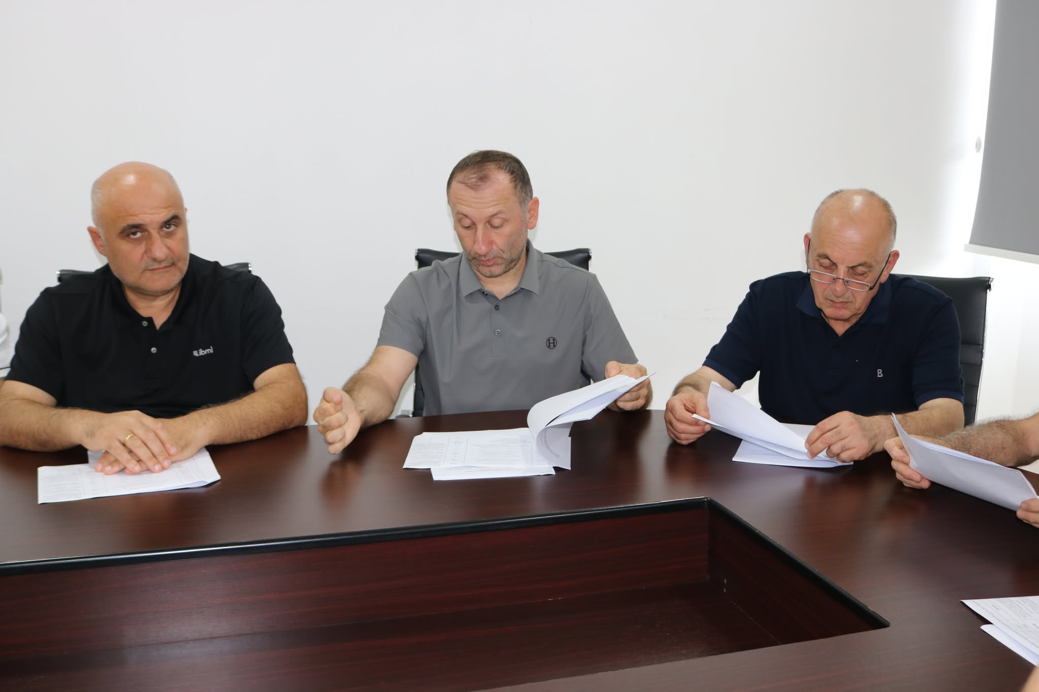 დღეს მუდმივმოქმედი კომისიის სხდომები გაიმართა